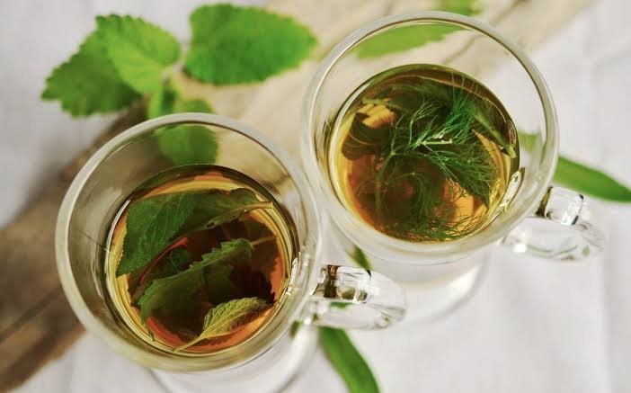 Best herbal teas for digestion in ceramic cups