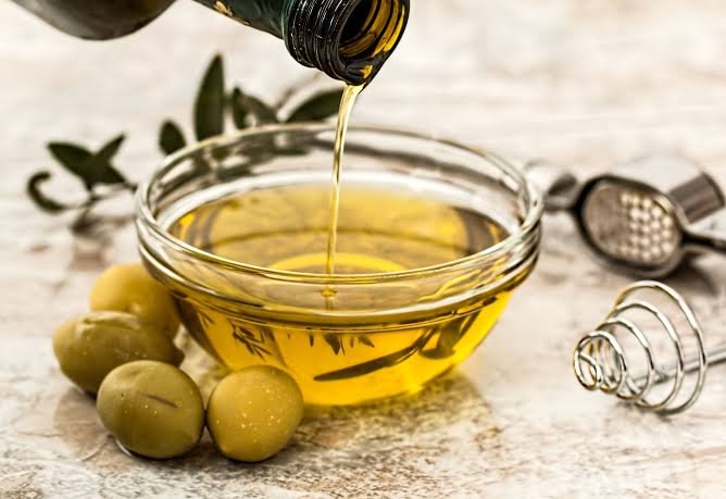 Best oils I tried for hair oiling including coconut castor argan almond and olive oil